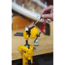 Étau d'établi Stanley sur rotule - 1-83-069 6 Étau d'établi Stanley sur rotule - 1-83-069 -Aménagement de l'atelier Soldes AFD 167418